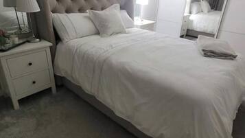 Ferros/tábuas de passar roupa, Wi-Fi, roupa de cama