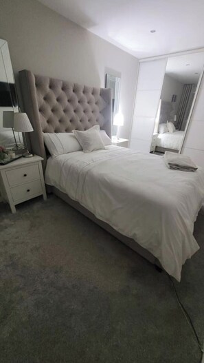 Iron/ironing board, WiFi, bed sheets