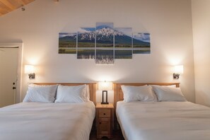 2 bedrooms, iron/ironing board, free WiFi, bed sheets - Bachelor View Retreat at 7th Mt Resort (Bend)