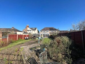 Room, 1 Bedroom | Property grounds - Room-the Garden View Nook (Aldershot)