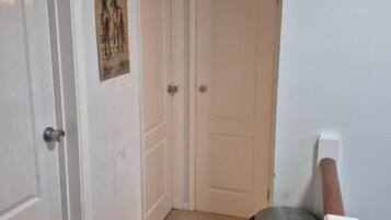 Room, 1 Bedroom | Interior
