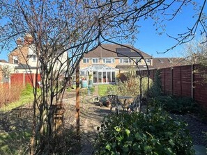 Room, 1 Bedroom | Garden - Room-the Garden View Nook (Aldershot)