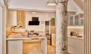 Kühlschrank, Mikrowelle, Ofen, Geschirrspüler