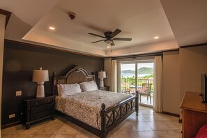 5 bedrooms, iron/ironing board, WiFi, bed sheets - Vista Mar 5 bedroom Beachfront Penthouse D at Cocal Casino (Jacó)
