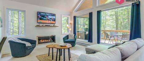 Televisión, chimenea, videojuegos, oficina