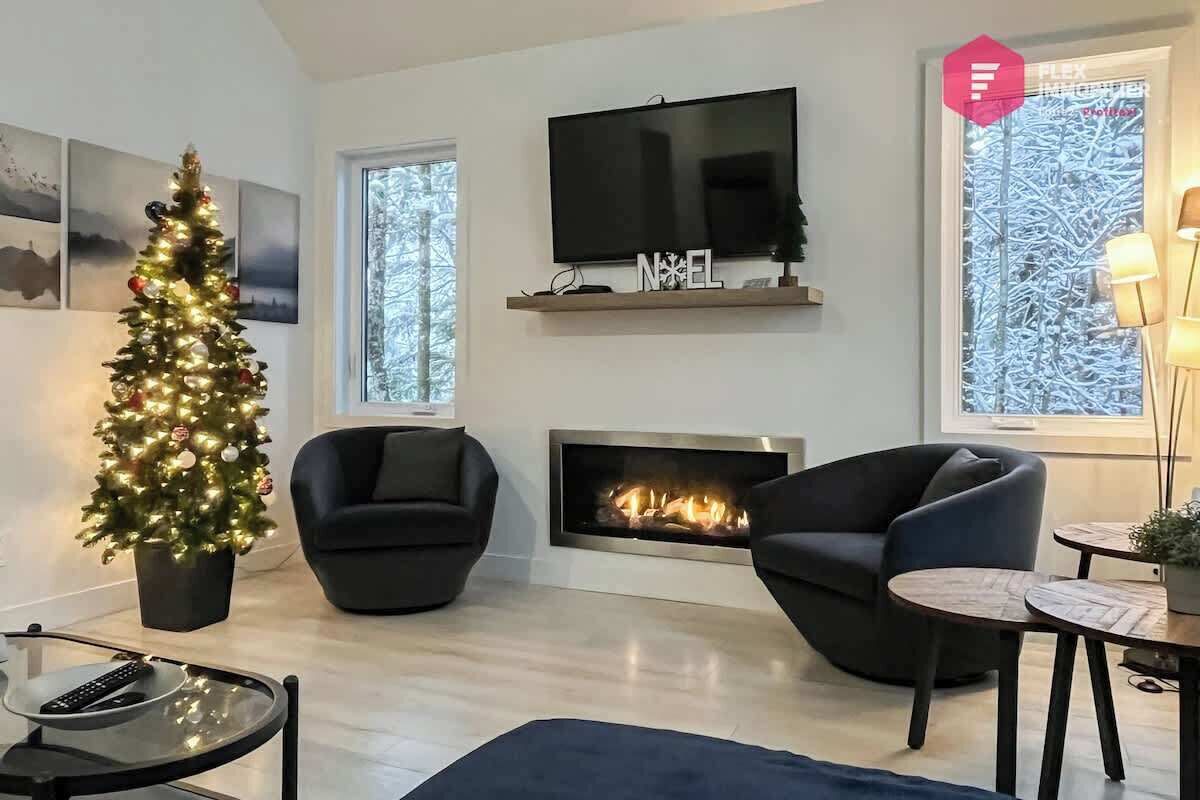 TV, lareira, videogames, escritórios