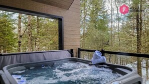 Bañera de hidromasaje al aire libre
