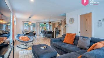 Smart TV, fireplace, offices