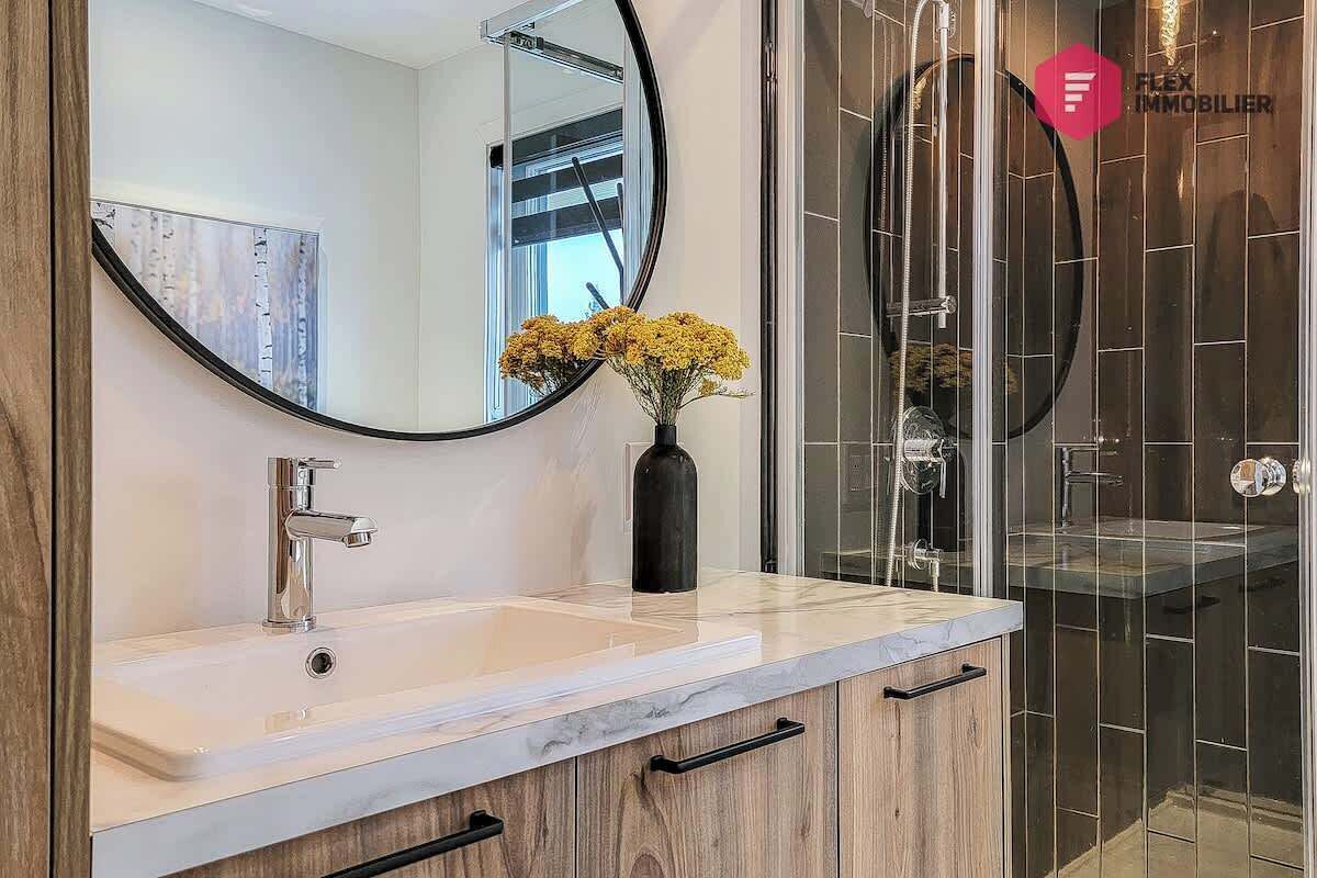 Shower, hair dryer, towels, shampoo
