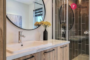 Shower, hair dryer, towels, shampoo
