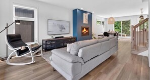 Smart TV y chimenea