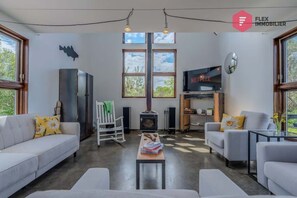 Téléviseur, foyer, bureau