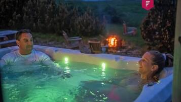 Bañera de hidromasaje exterior