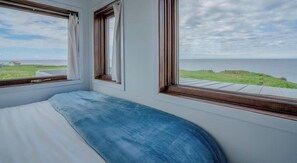 4 habitaciones, tabla de planchar con plancha, cuna de viaje y wifi 