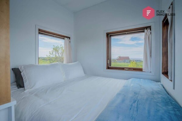 4 chambres, fer et planche à repasser, lit de bébé portatif, Wi-Fi