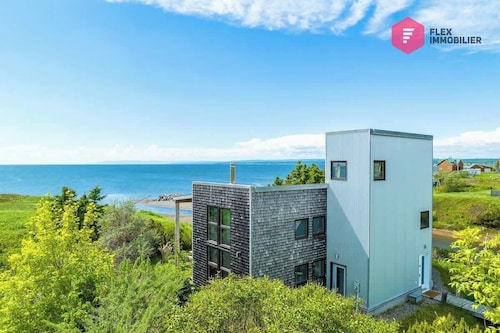 The Shipwreck House - Villa on Chaleur Bay Seaside