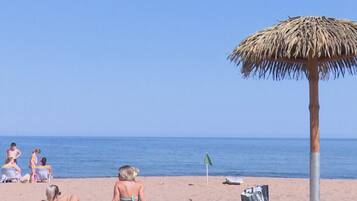 Plage de Pabos à 55 min : Détendez-vous sur une plage paisible le long du golfe du Saint-Laurent