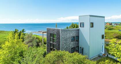 The Shipwreck House - Villa on Chaleur Bay Seaside