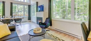 Smart TV, fireplace, offices - The Sunny-Haus in Portneuf - Private hot tub, Pool (Pont-Rouge)
