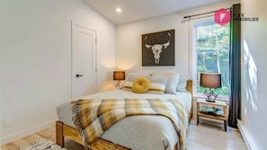 2 habitaciones, tabla de planchar con plancha y cuna de viaje 