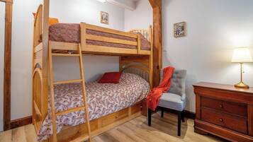 4 bedrooms, iron/ironing board, travel cot, free WiFi