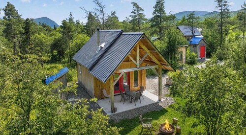 Eco-certified Rustic Tiny House with Mountain Views