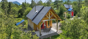 Eco-certified Rustic Tiny House with Mountain Views