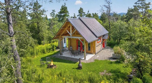 Eco-certified Rustic Tiny House with Mountain Views