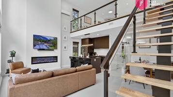 Smart TV, fireplace