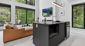 Smart TV, fireplace - The LoftWood in Portneuf - Private SPA Pool Trails (Pont-Rouge)