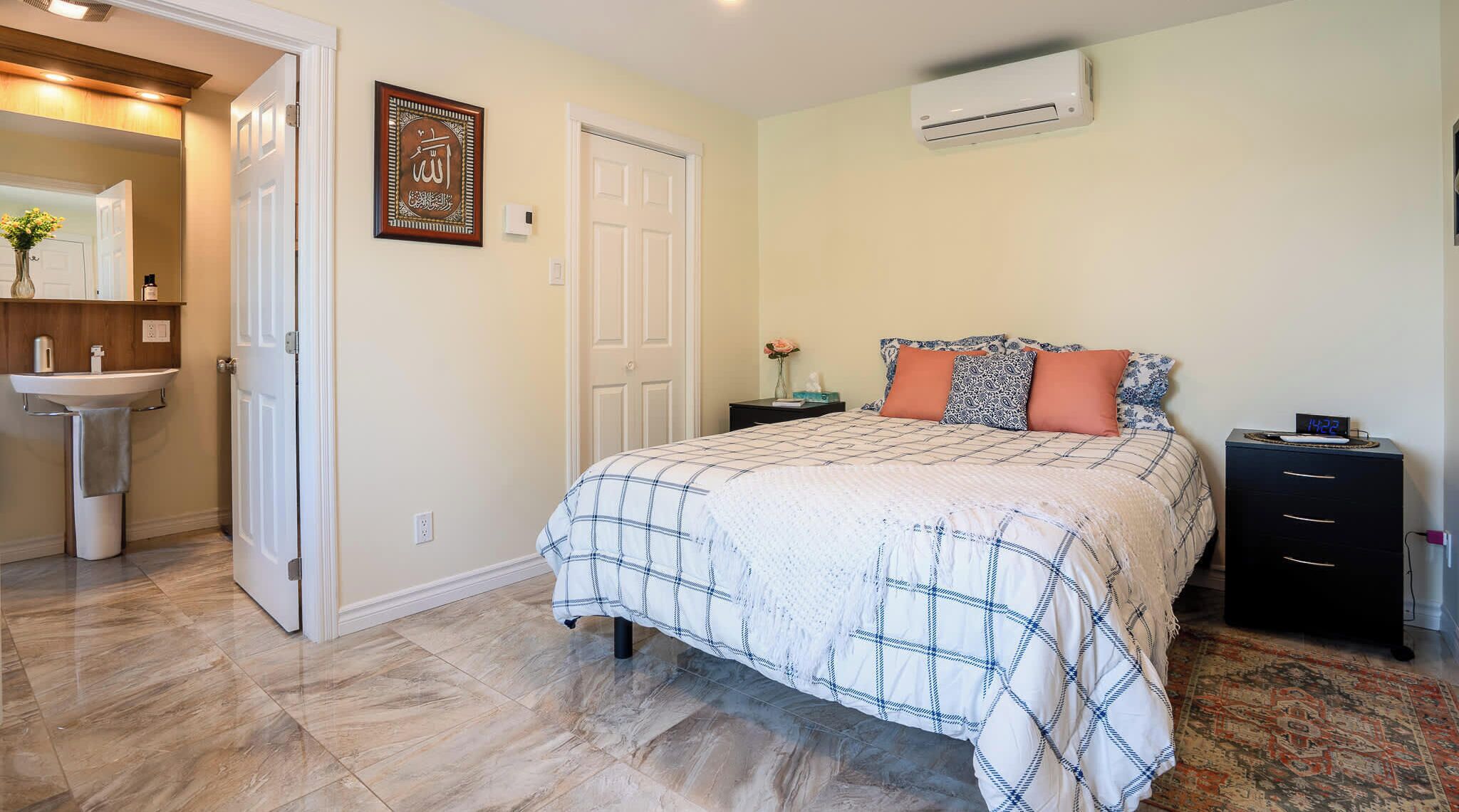2 chambres, fer et planche à repasser, accès au Wi-Fi (inclus)