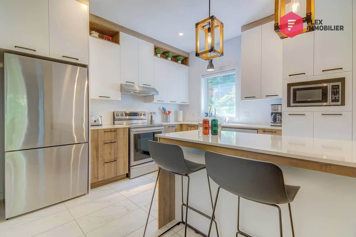 Kjøleskap, mikrobølgeovn, kokeplater og oppvaskmaskin