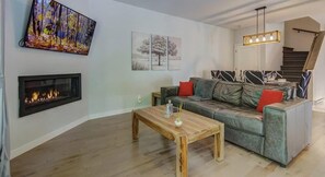 Fernseher, Kamin, Arbeitsbereiche