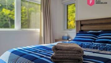 4 bedrooms, iron/ironing board, WiFi, bed sheets