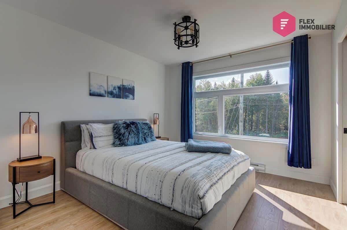 2 bedrooms, iron/ironing board, travel cot, WiFi