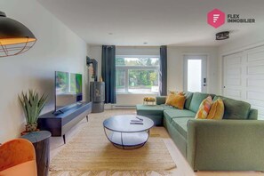 Téléviseur, foyer, bureau