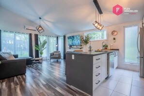 Interior - The Palm Tree of Portneuf - Private SPA Pool Trail (Pont-Rouge)