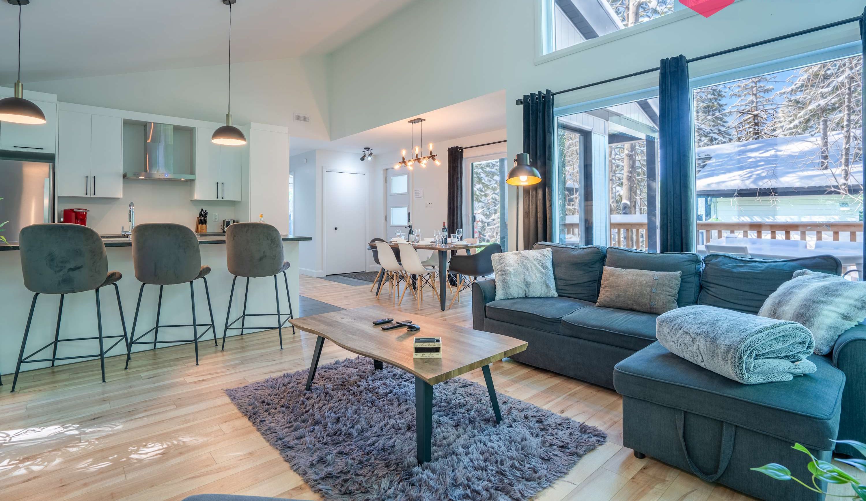 "Très beau chalet, neuf, bel environnement tranquille et près d’un terrain de golf" Hugo (Québec)