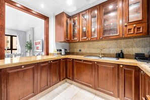 House - Stayshort - 1 Bed in Old Town Downtown That Sleeps 4 and Close to Burj Khalifa (Dubai)