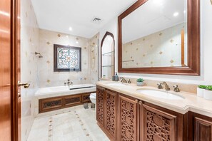 House - Stayshort - 1 Bed in Old Town Downtown That Sleeps 4 and Close to Burj Khalifa (Dubai)