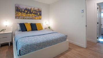 3 habitaciones, tabla de planchar con plancha y cuna de viaje