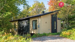 Exterior - King bed, Cinema screen, Private SPA, Near Quebec (Pont-Rouge)