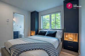 3 slaapkamers, een strijkplank/strijkijzer, reisbedje, gratis wifi
