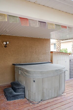 Tina de hidromasaje al aire libre