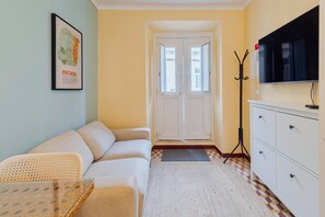 TV - Cozy House A - By Y Concept (Setúbal)
