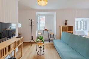 TV - Cozy House B - By Y Concept (Setúbal)