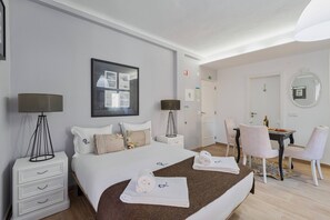 1 bedroom, iron/ironing board, Internet, bed sheets - Lovely Fontenova A By Y Concept (Setúbal)