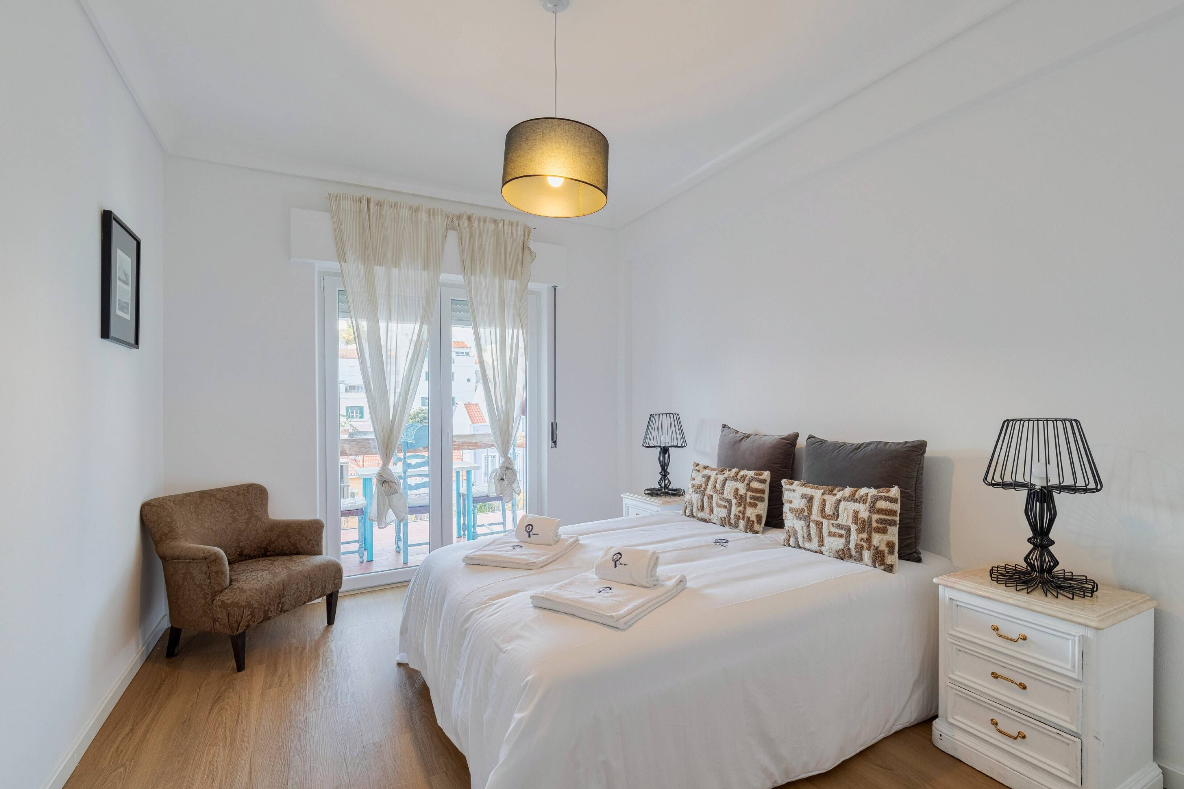 Iron/ironing board, Internet, bed sheets