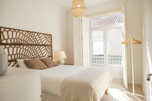 1 bedroom, iron/ironing board, Internet, bed sheets - Setubal Downtown - By Y Concept (Setúbal)