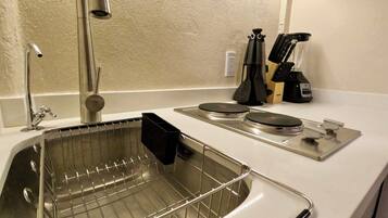 Fridge, microwave, stovetop, coffee/tea maker